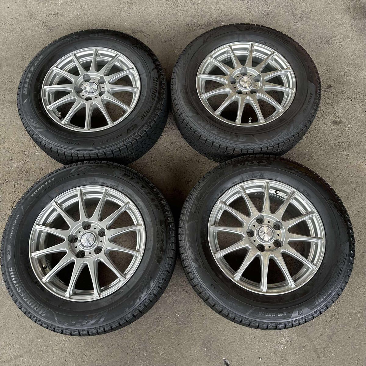 【6928 】バランスを調整済み 215/65R16 4本セット冬タイヤ ブリヂストンブリザックVRX3【2021年】ホイール 16x6.5J PCD114.3 ハブ60mm 穴5拍卖