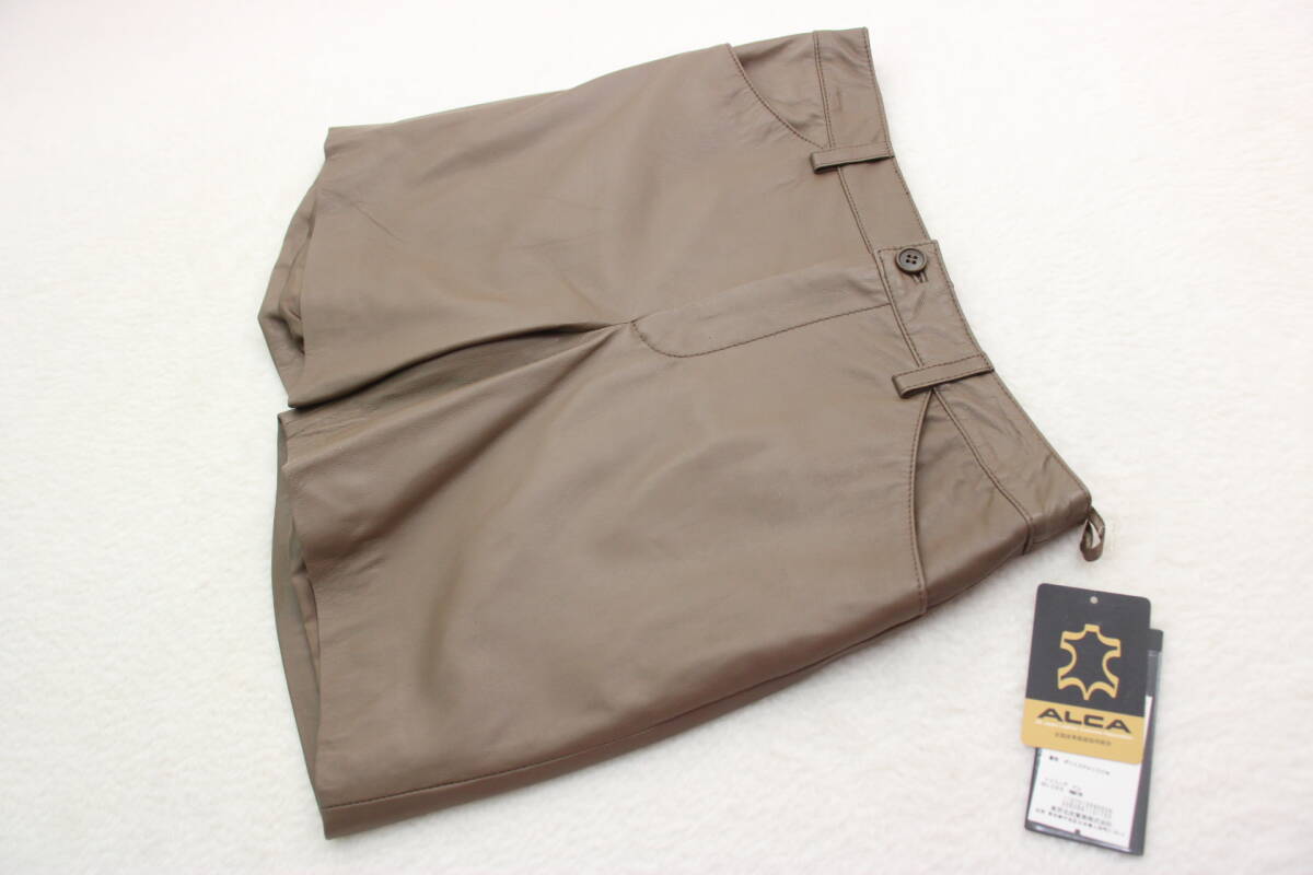 5640 新品タグ付き 高級羊革レザーショートパンツ カーキ13号 定価¥27,000+税拍卖