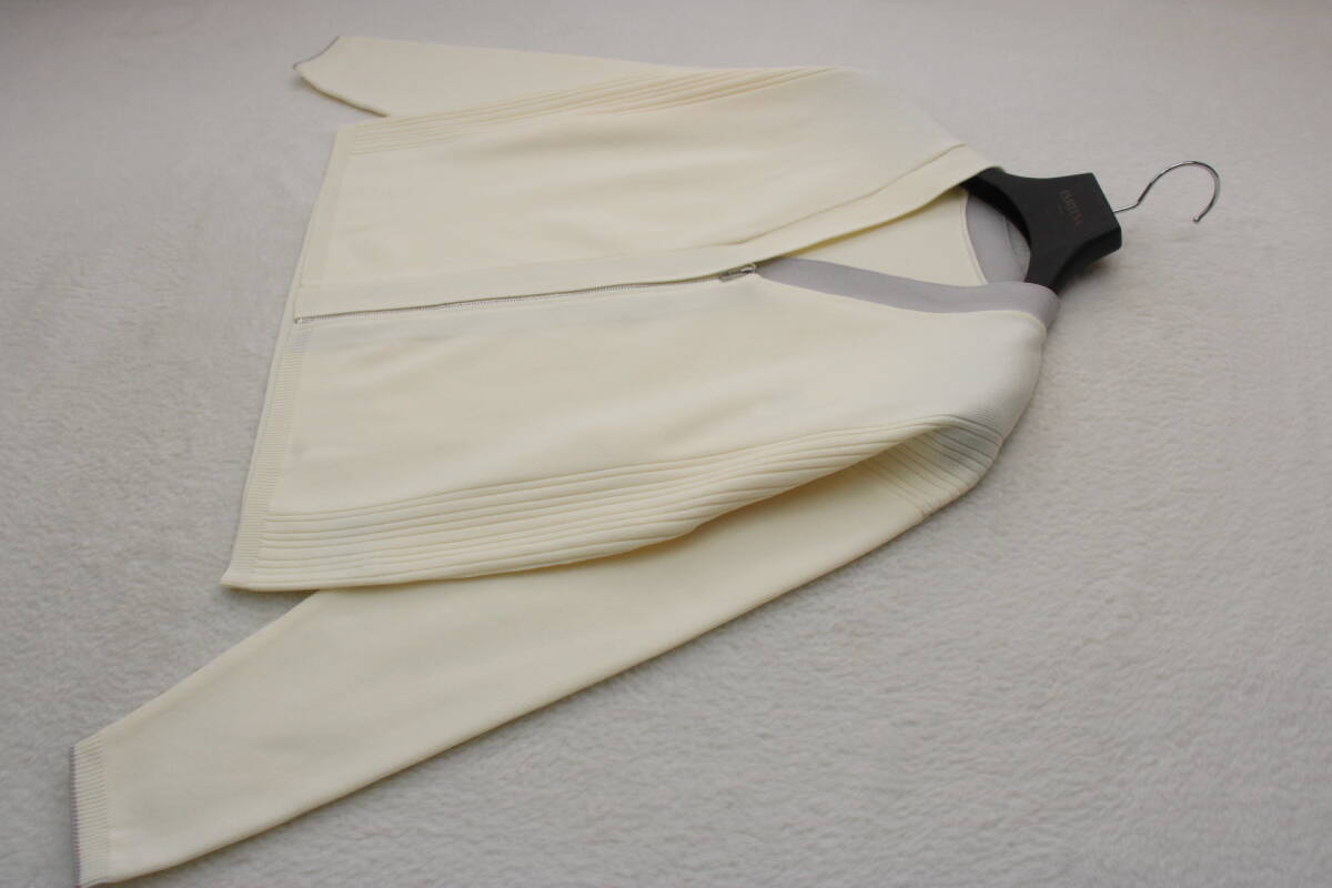 6019 新品 超軽量編柄ロゴZIPブルゾン オフホワイトFサイズ拍卖