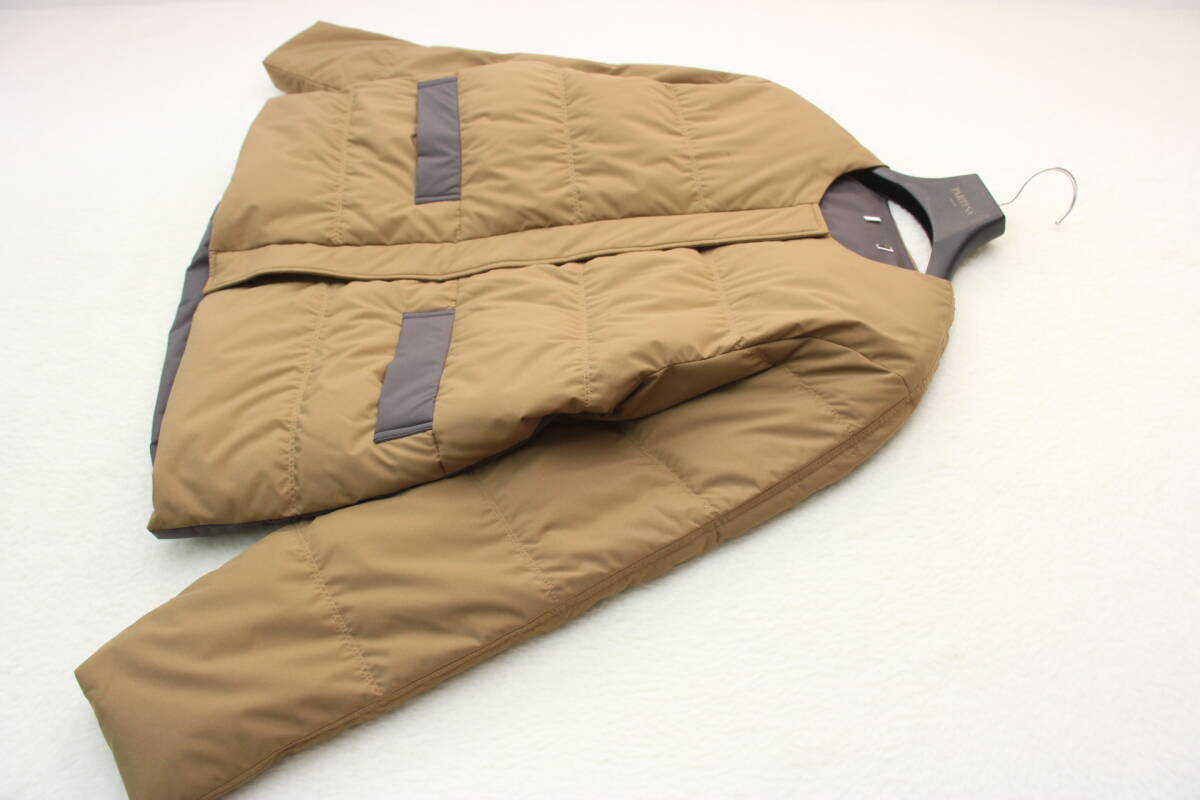 6044 新品 エアリーピュアノーカラーダウンジャケット ブラウンFサイズ 定価¥16,500税込み拍卖