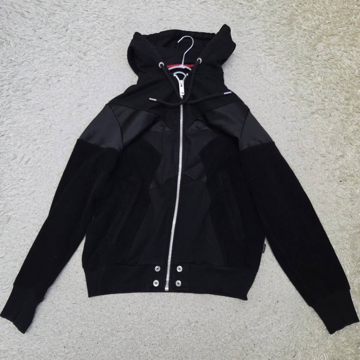 ディーゼル【お洒落な逸品】DIESEL パーカー スウェット スター 星 フード ジップアップ 切替 刻印タグ ブラック シルバー金具 L~LL位拍卖