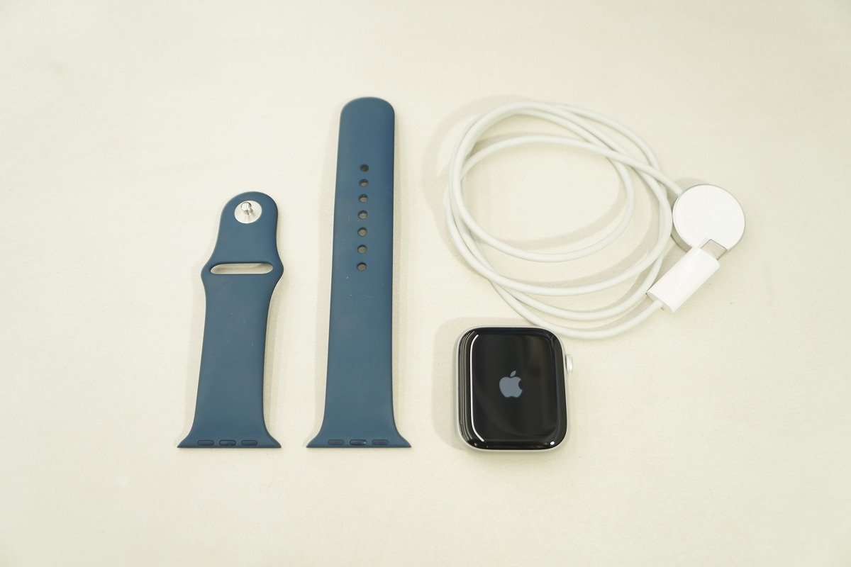 美品 Apple Watch Series 9 GPSモデル 45mm アップル ウォッチ シリーズ9 腕時計 アクティベーション解除 初期化 済み ラバー 1011P♪拍卖