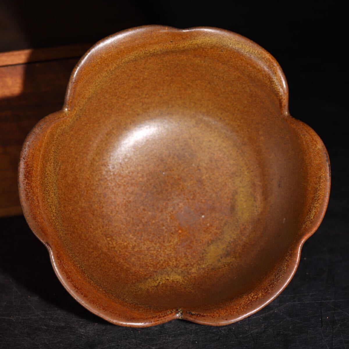 時代 蕎麦釉 花形 大型 茶碗 木箱付 / 中国美術 茶器 鉢 煎茶道具 煎茶飾 .G2934拍卖