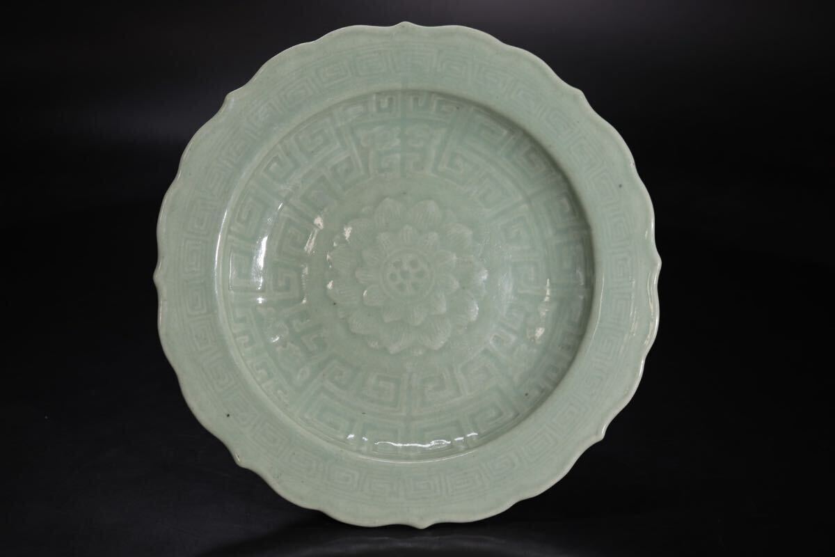 時代 青磁 花文 陰刻 皿 / 中国美術 茶器 煎茶道具 検索: 龍泉窯 天龍寺 七官青磁 .G2698拍卖