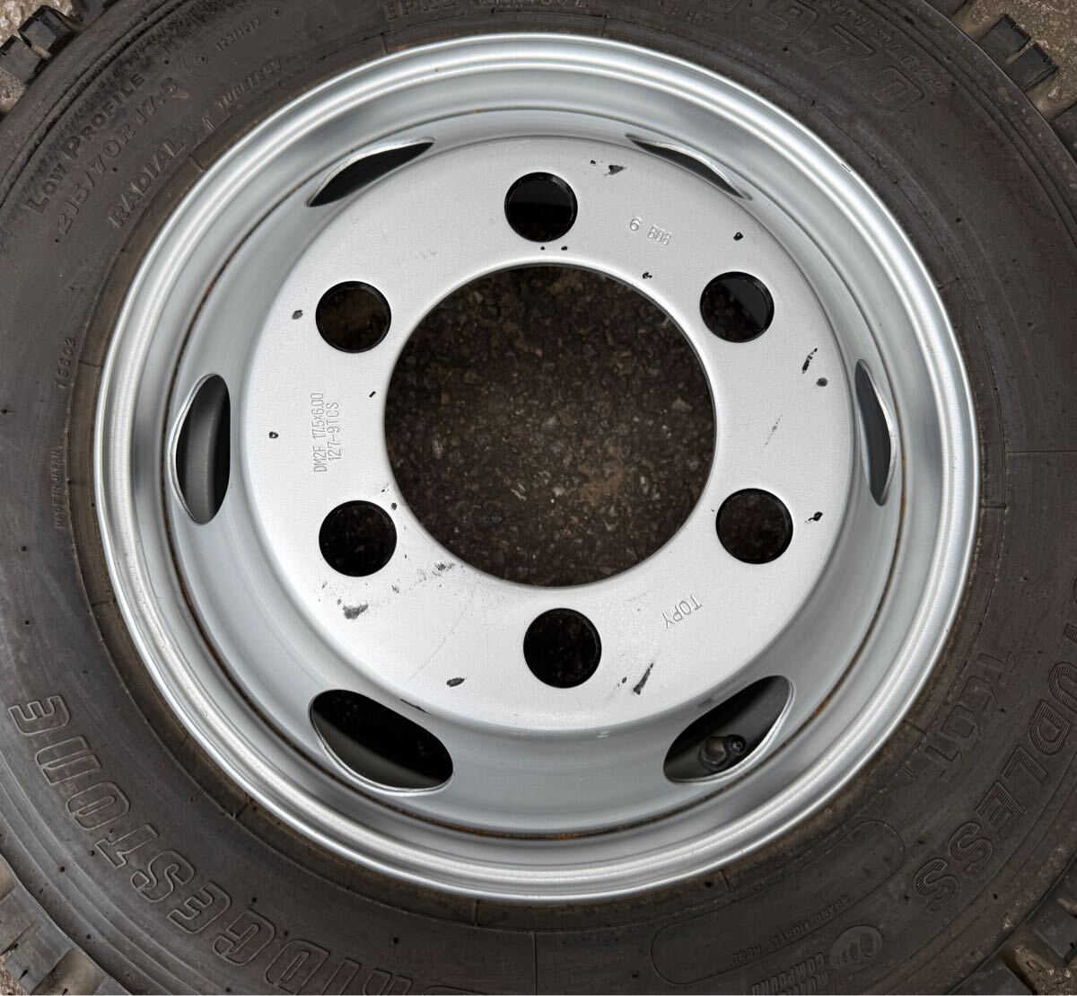スタッドレス イボ付き 215/70R17.5 BS W970 2007年製 エルフ デュトロ キャンター TOPY DM2F 17.5×6.00 127-9 6穴 現状 1本拍卖