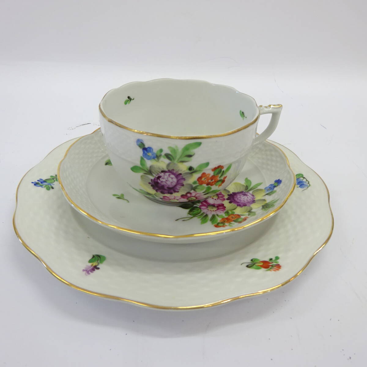 ヘレンド ベーシックフラワー カップ&ソーサー プレート トリオ 計3点 食器 テーブルウェア Herend 60サイズ発送 K-4215276-73-mrrz2拍卖