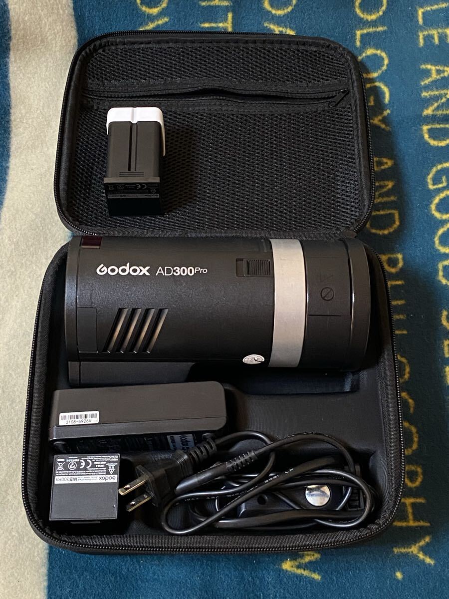 godox AD300Pro 使用少 純正バッテリーおまけ+1個  ストロボ モノブロックストロボ フラッシュストロボ拍卖