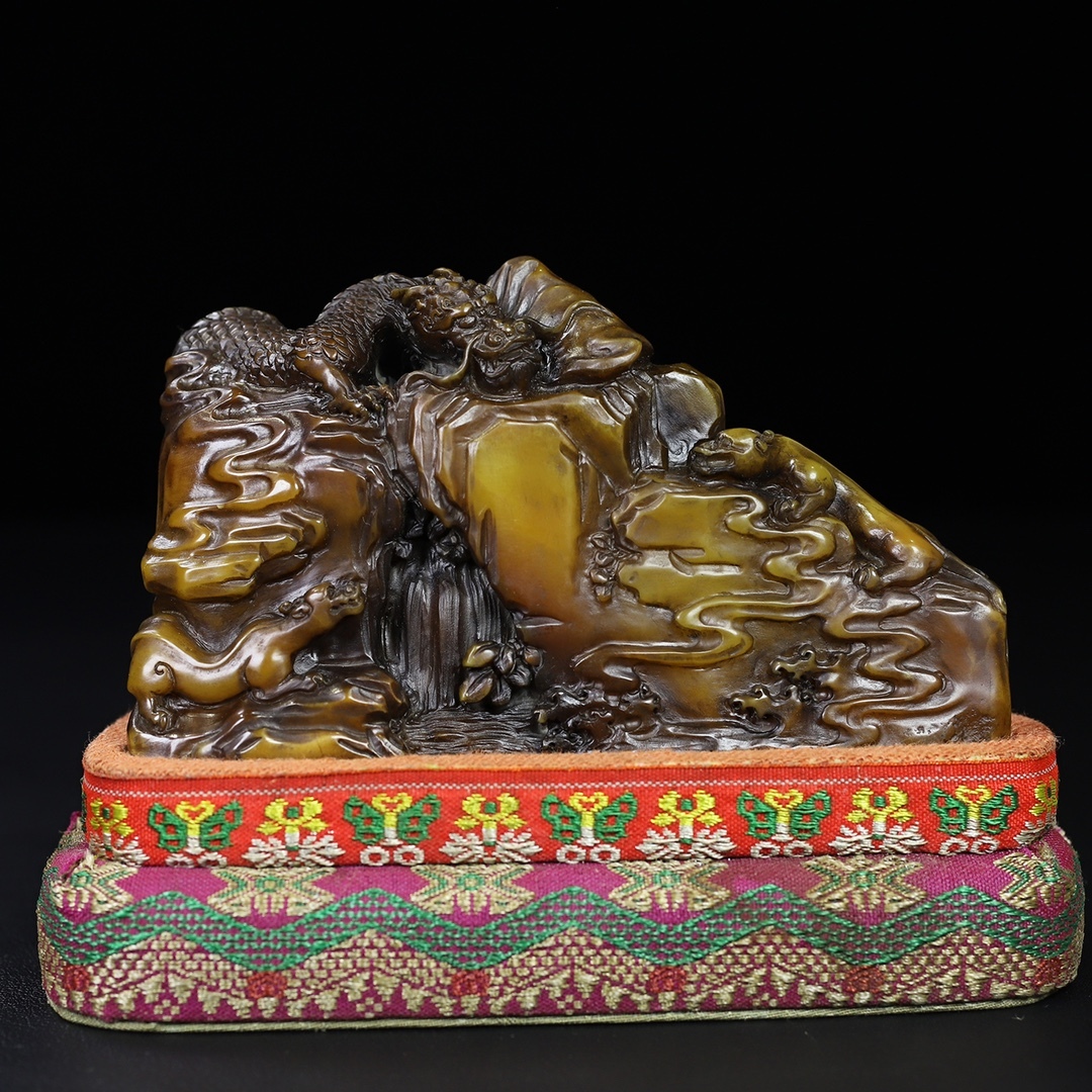 旧蔵 【清代篆刻家 奚岡】寿山石 田黄彫刻 騰龍山子 印鑑 天然石 手彫 篆刻 古印材 文房具 極細工 中国古玩 骨董品 古美味 210拍卖