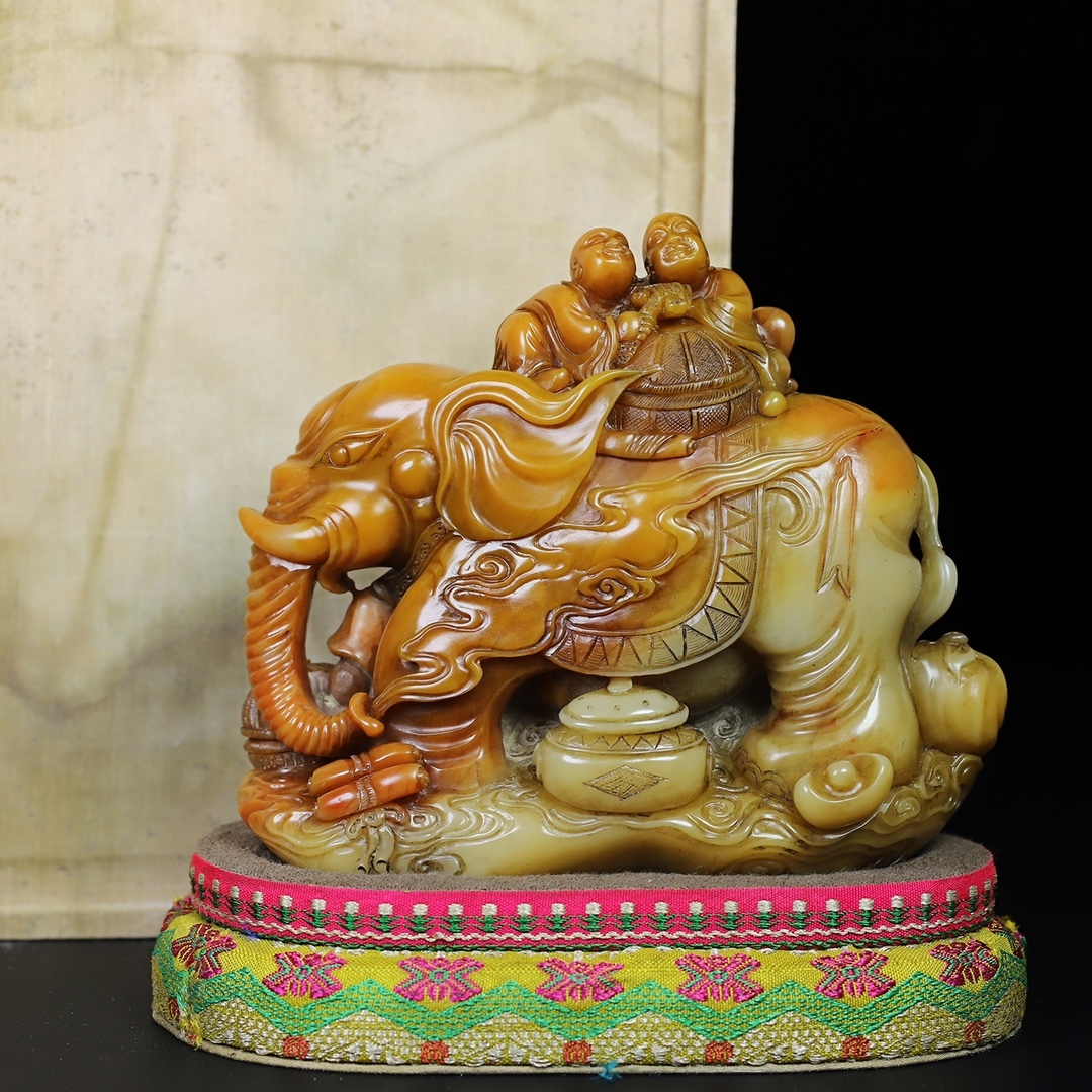 旧蔵 【清代篆刻家 呉昌碩 号:老缶】寿山石 田黄彫刻 芝居象羅漢 印鑑 置物 天然石 手彫 篆刻 古印材 極細工 中国古玩 骨董品 古美味 210拍卖