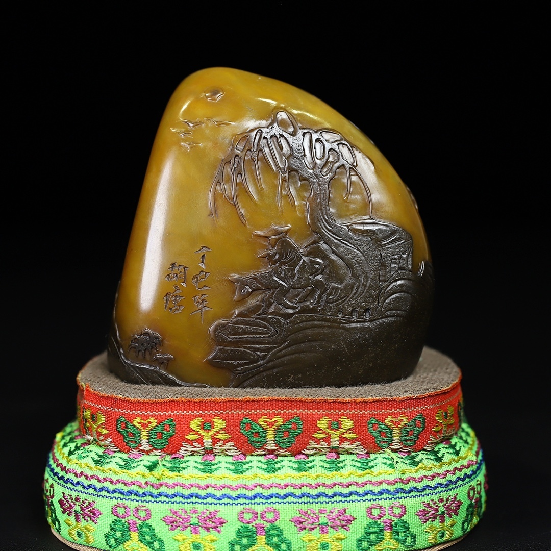 旧蔵 【清代篆刻家 胡唐】寿山石 カラス皮 古工彫刻 人物物語紋 薄意印鑑 天然石 手彫 篆刻 古印材 極細工 中国古玩 骨董品 古美味 210拍卖