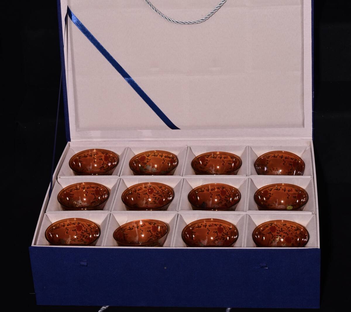 旧蔵 大明 成化年制 料器琉璃内畫 十二花神杯 鳳紋杯一套 陶芸 古陶磁器 中国磁器 極細工 中国古玩 骨董品 古美味 210拍卖