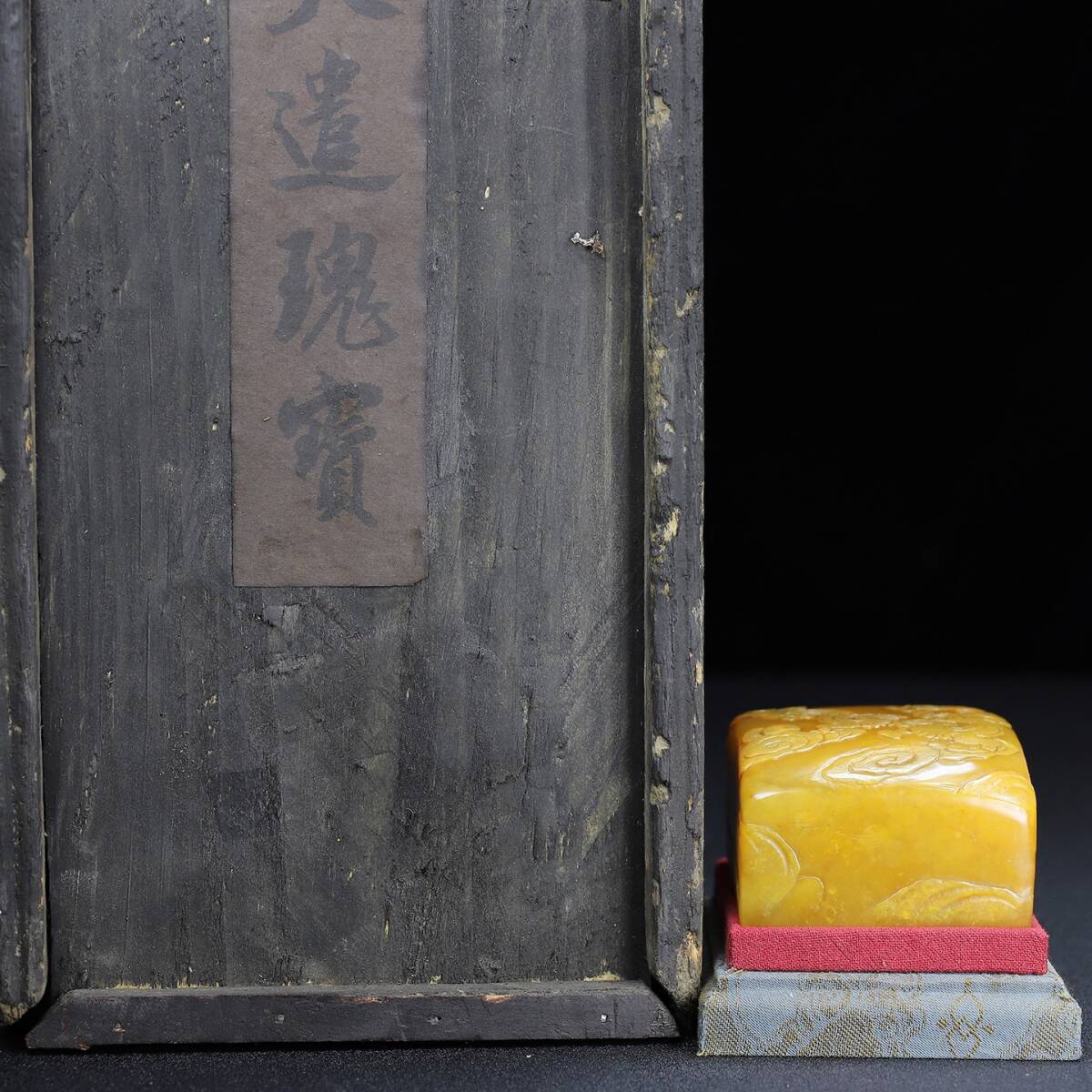 旧蔵 【清代篆刻家 奚岡】寿山石 双キレート献瑞 薄意印鑑 置物 天然石 手彫 篆刻 古印材 極細工 中国古玩 骨董品 古美味 210拍卖