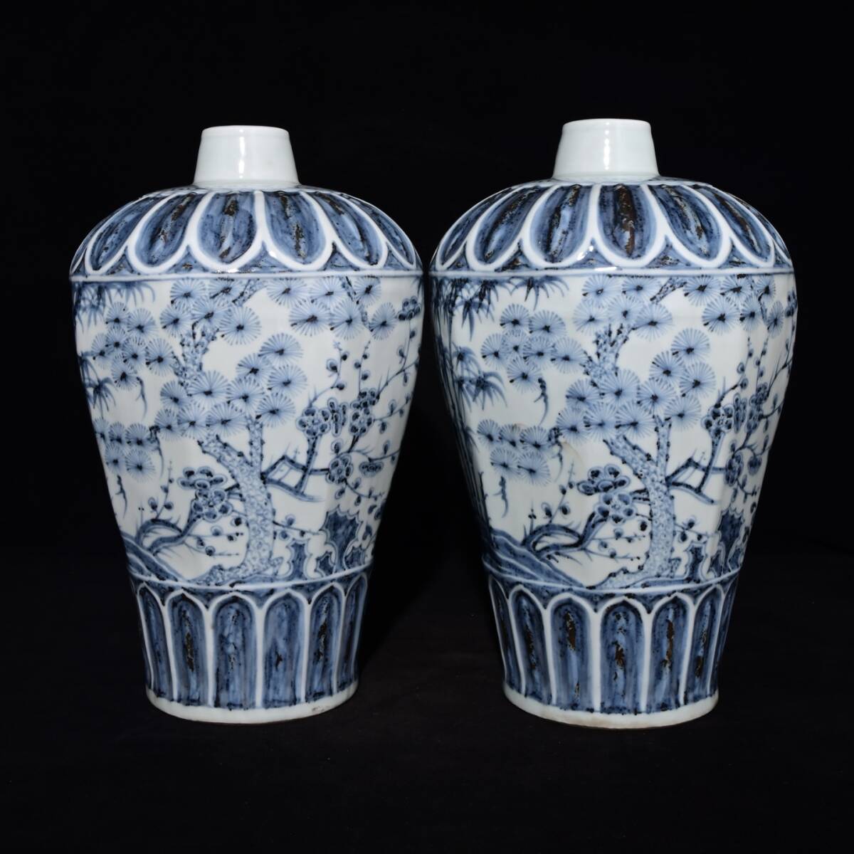 旧蔵 大明 洪武年製 青花 松竹梅紋 多角梅瓶 陶芸 古陶磁器 中国磁器 極細工 中国古玩 骨董品 古美味 210拍卖