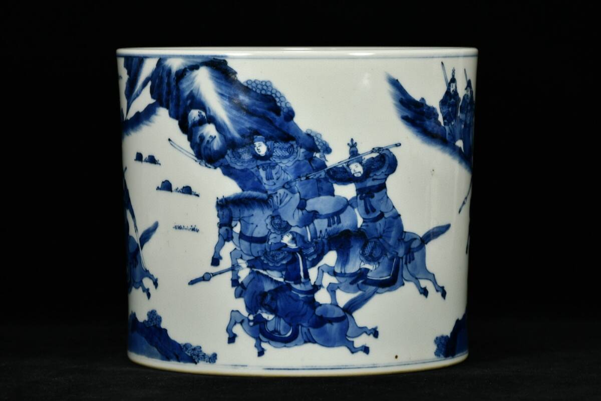 旧蔵 大清 康熙年制 青花 三英戦呂布紋 筆立て 筆道具 文房具 陶芸 古陶磁器 中国磁器 極細工 中国古玩 骨董品 古美味 210拍卖