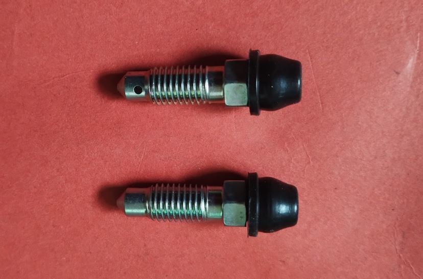 カプチーノEA11R リアブリーダープラグ&キャップ 2個セット 即納OK拍卖