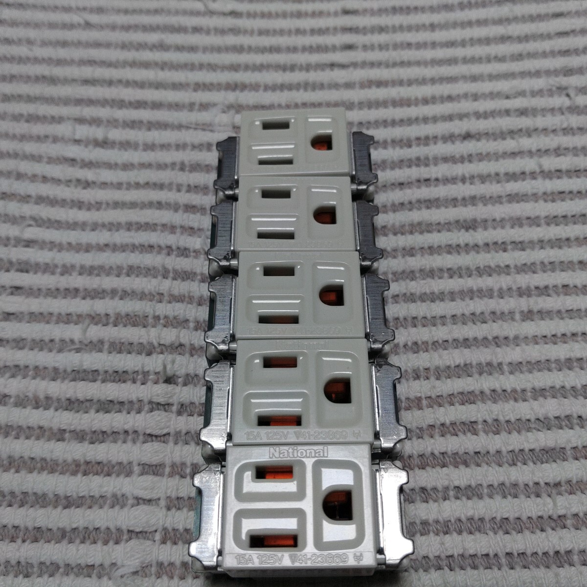 松下 フルカラー WN1101 接地シングルコンセント 新古 5個から ゆうパック60サイズ拍卖