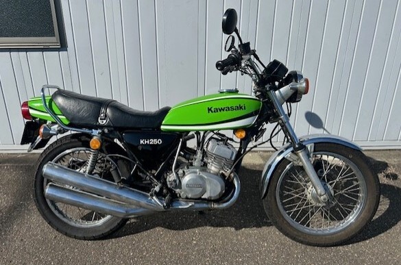 国内物 kawasaki KH250 昭和52年式 B2 最終カラーオールペン済み エンジンフル/H済み 絶好調 旧車 絶版 名車 2スト トリプル拍卖