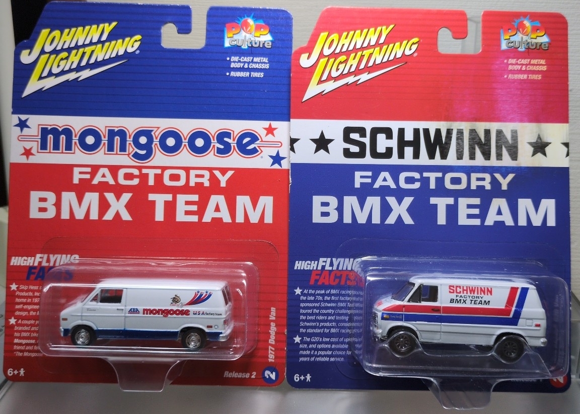 JOHNNY LIGHTNING FACTORY BMX TEAM 1977 DODGE VAN 1976 CHEVY G20 VAN ダッジバン シェビーバン 2台セット拍卖