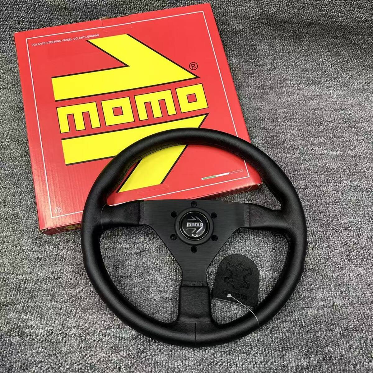 新品 ステアリング、ハンドル本体 MOMO 13インチ 競技用改装ハンドルホイール ブラックステッチ 本革 ou-020拍卖