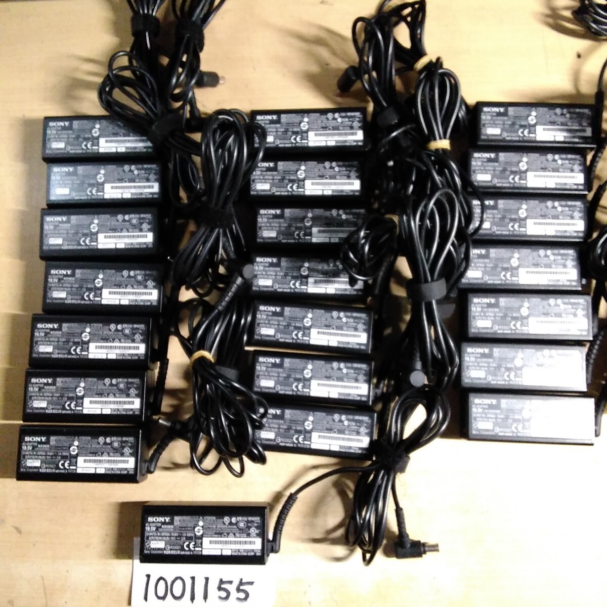 【送料無料】(1001155F)22個セット SONY モデルミックス ACアダプター 19.5V-2.3A 純正品 メガネケーブル付 中古品拍卖
