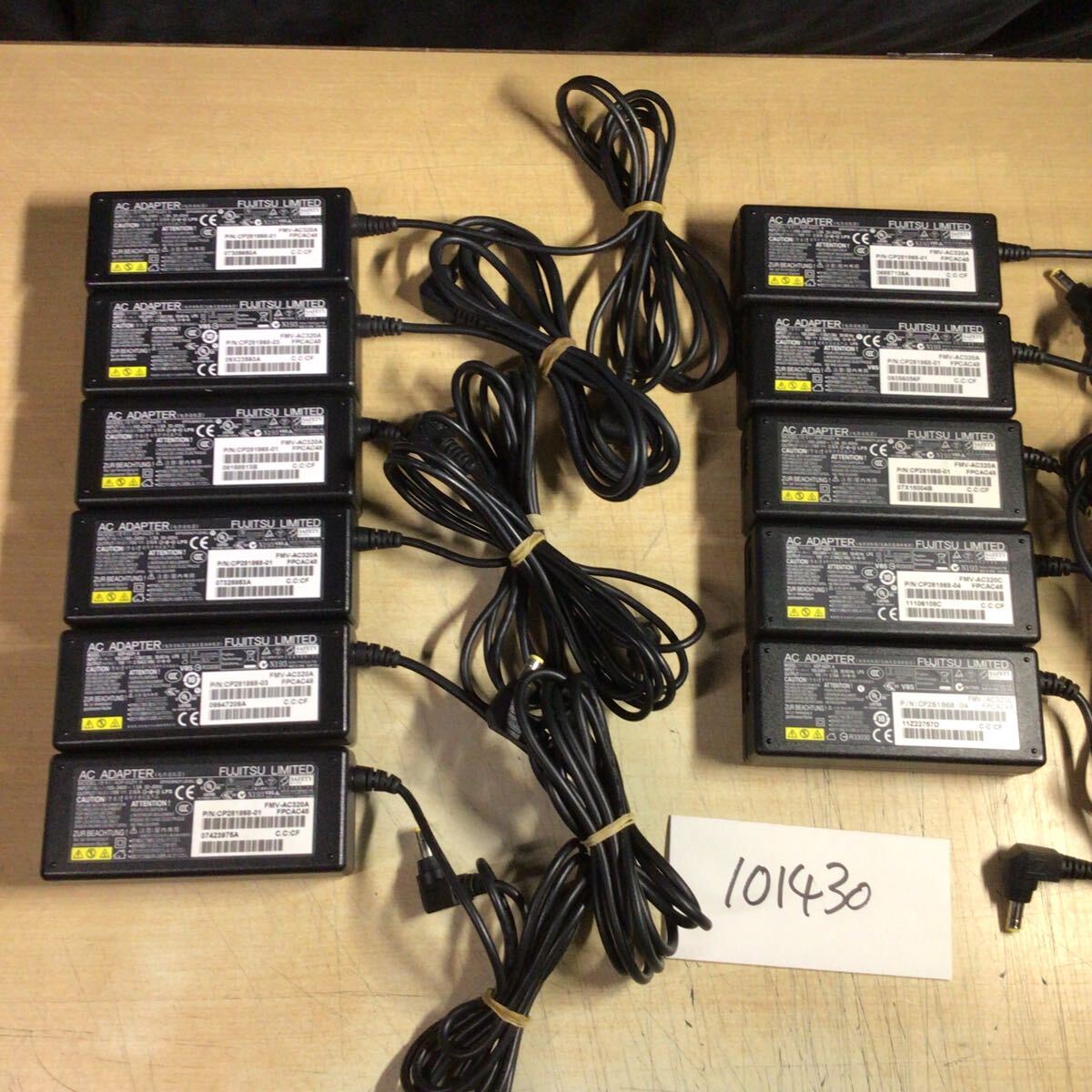 【送料無料】(101430E) 11個セット FUJITSU AC Adapter FMV-AC320 19V-3.16A 純正品 ACアダプター メガネケーブル付 中古品拍卖
