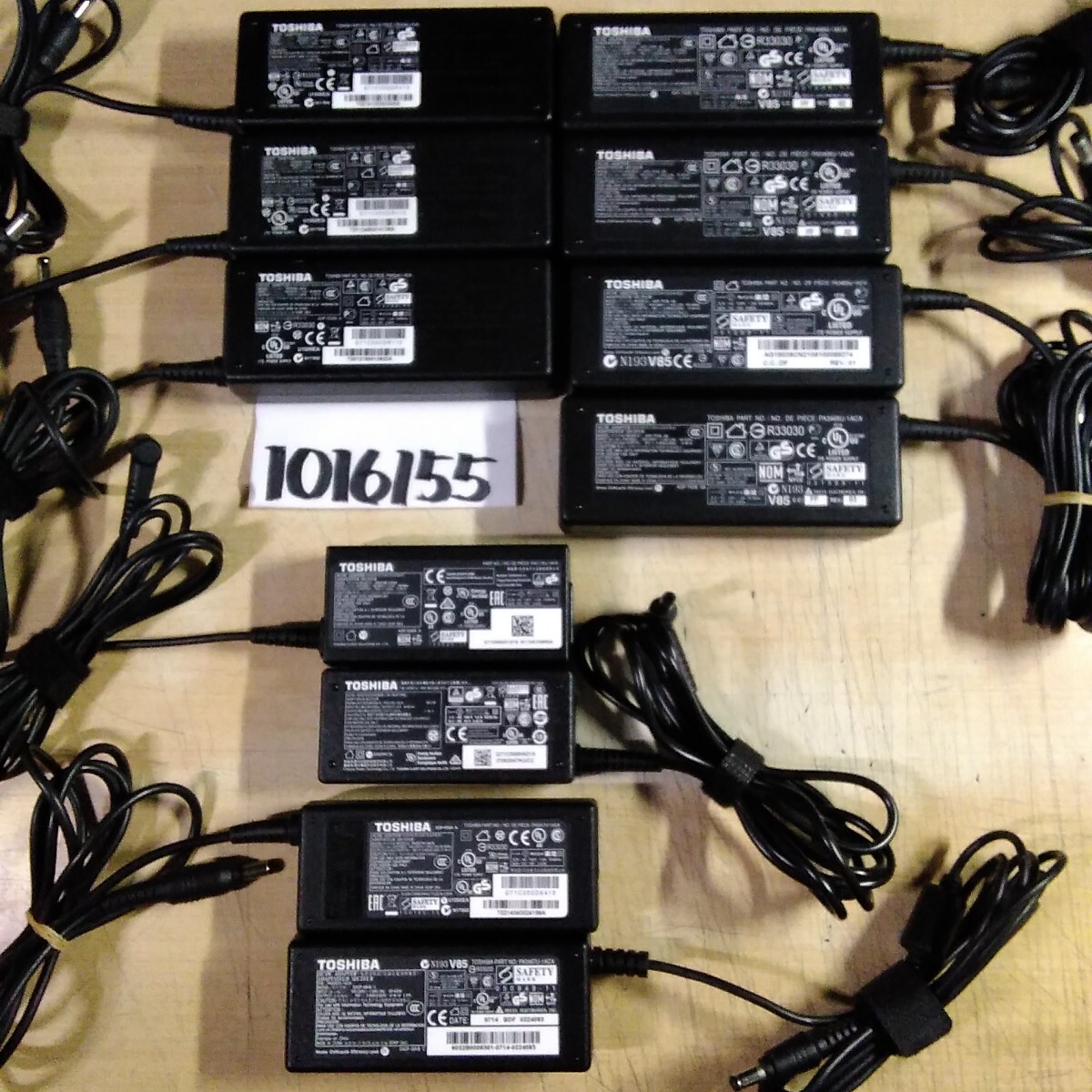 【送料無料】(1016155E)11個セット TOSHIBA モデル、アンペアミックス ACアダプター 19V-3.42/3.95A 純正品 メガネケーブル付 中古品拍卖