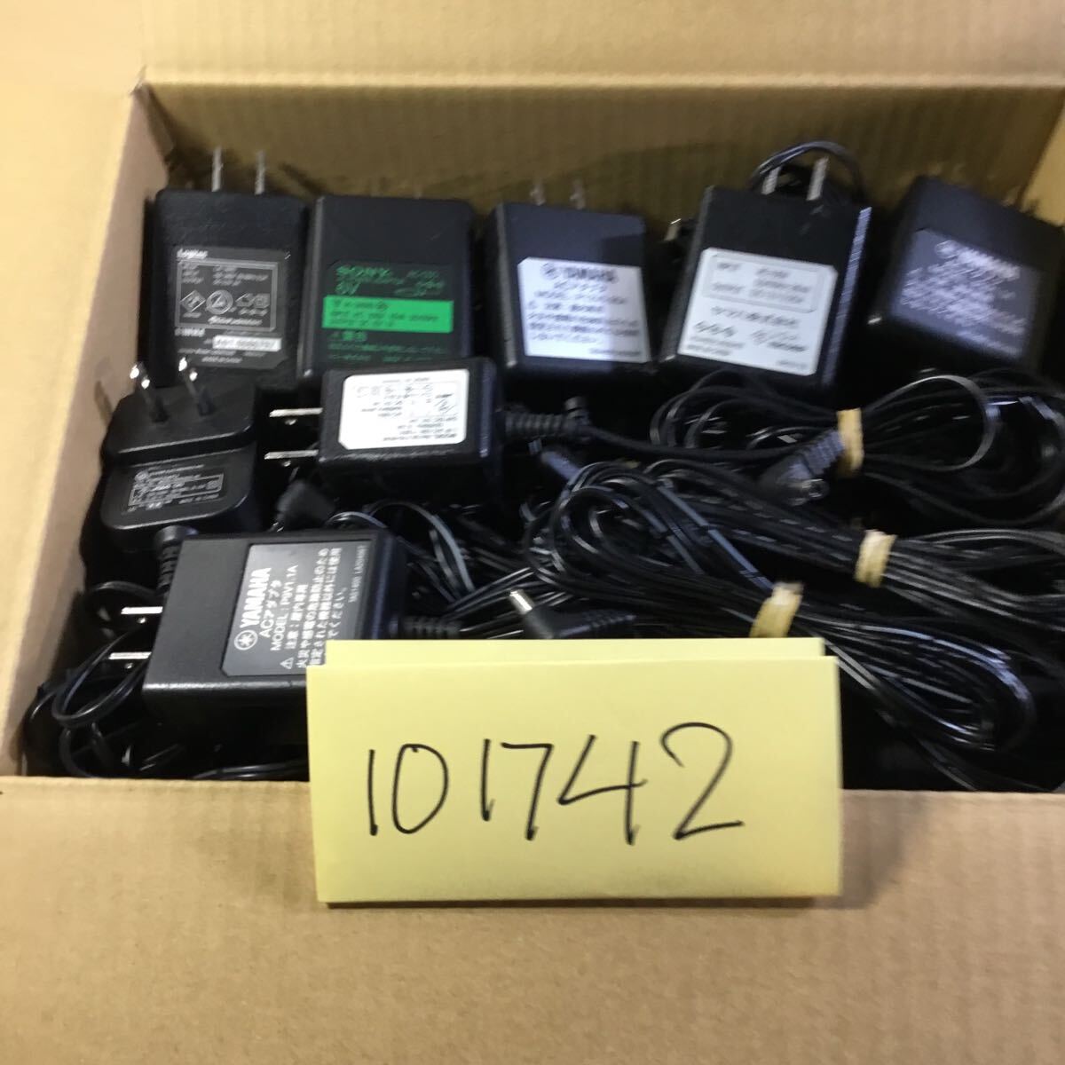 【送料無料】(101742E) 24個セット モデル/メーカーミックス 電源アダプタ 12V/9V/6V/5V 色々他 充電器 ACアダプター 中古品 拍卖