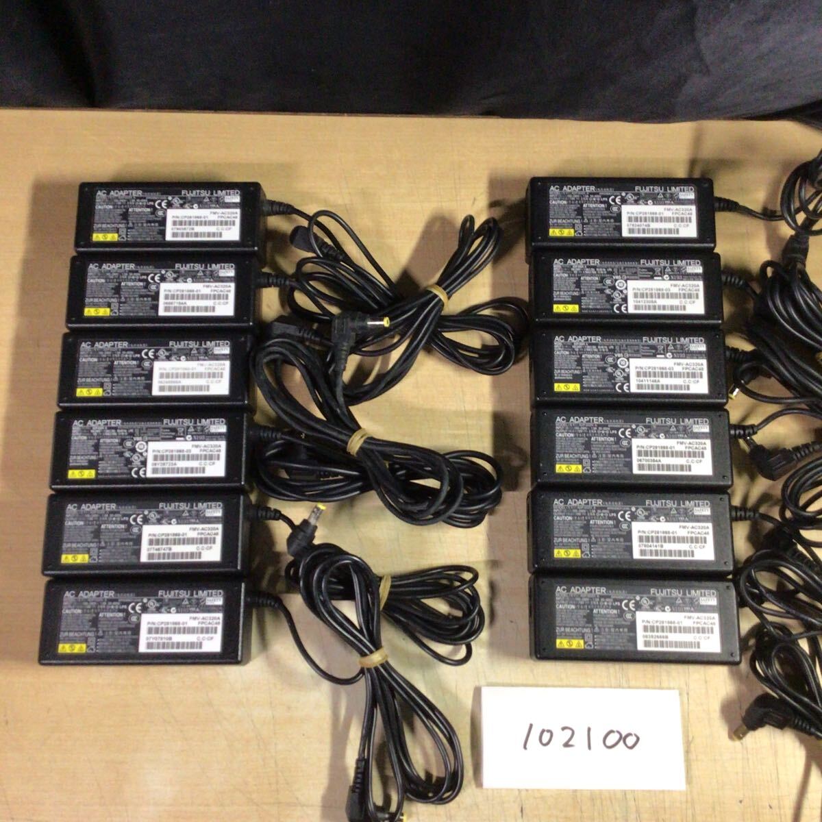 【送料無料】(102100E) 12個セット FUJITSU AC Adapter FMV-AC320A 19V-3.16A 純正品 ACアダプター メガネケーブル付 中古品拍卖
