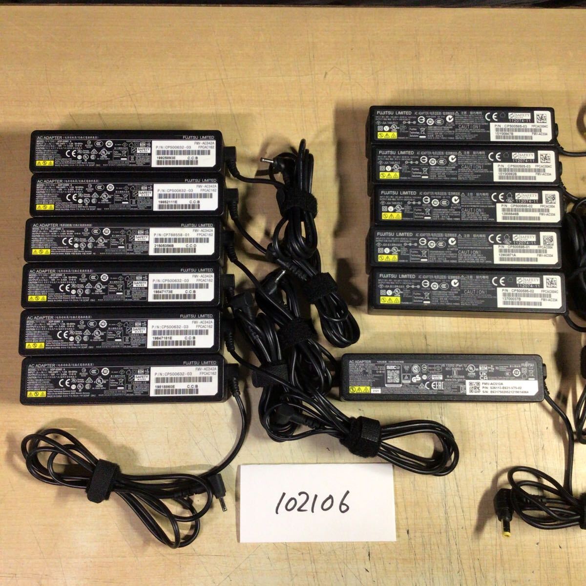 【送料無料】(102106E) 12個セット FUJITSU AC Adapter FMV-AC342/334/512 19V-3.42A 純正品 ACアダプター メガネケーブル付 中古品拍卖
