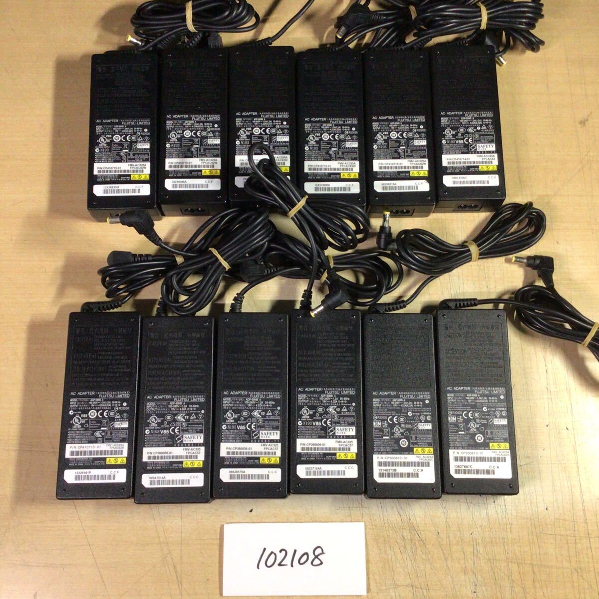 【送料無料】(102108F) 12個セット FUJITSU AC Adapter FMV-AC325 19V-4.22A 純正品 ACアダプター メガネケーブル付 中古品拍卖
