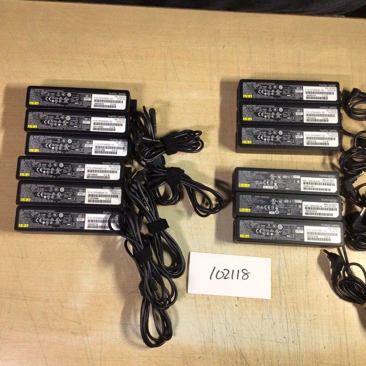 【送料無料】(102118E) 12個セット FUJITSU AC Adapter FMV-AC341/342 19V-3.42A 純正品 ACアダプター メガネケーブル付 中古品拍卖