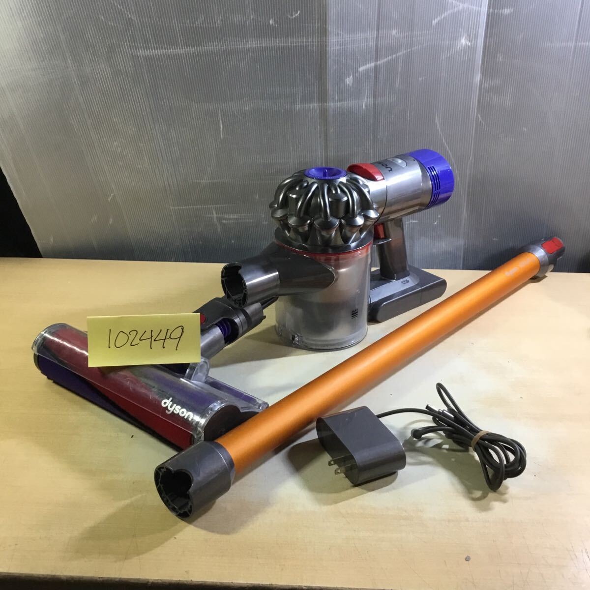 (102449G) dyson SV10 サイクロン式コードレスクリーナー 中古品拍卖