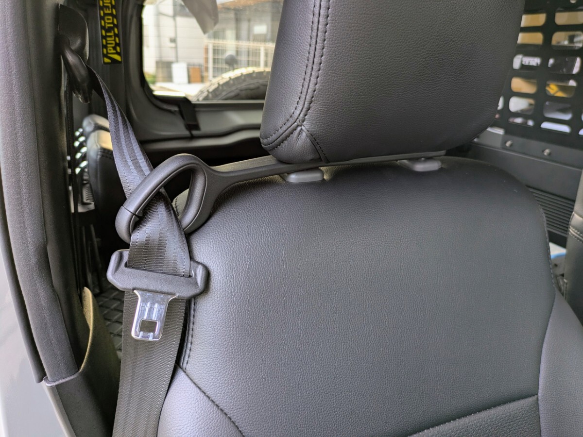 ジムニー JB64 JB74 純正シート用 シートベルトガイド左右セット拍卖