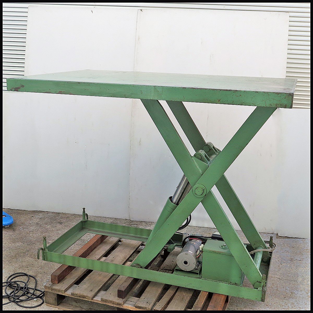 △引取限定 テーブルリフター 幅1600×奥行1000mm×高さ250mm~1260mm 200V 作業台リフト/テーブルリフト/油圧リフト拍卖