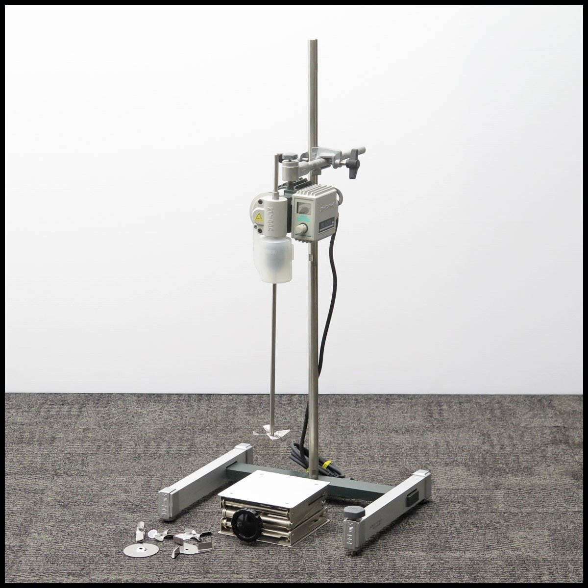 ●新東科学 スリーワンモータ 汎用撹拌機 HEIDON BL600 スタンド付き TYPE-CS ラボジャッキ付き 【現状品】 実験機器/研究設備/攪拌機拍卖