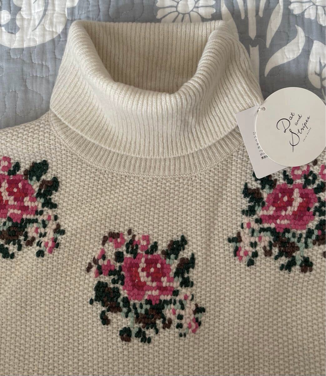 未使用タグ付きドットアンドストライプ刺繍タートルネック手刺繍セーター花柄ピンク定価19,800円ベージュ毛100%ウール チャイルドウーマン拍卖