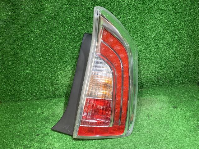 プリウス DAA-ZVW30 右テールランプ 81550-47180拍卖