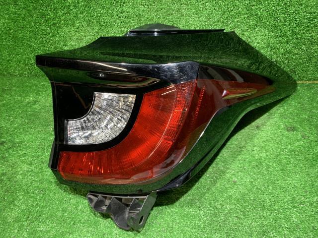 ヤリス 5BA-MXPA15 右テールランプ 81551-K0010拍卖