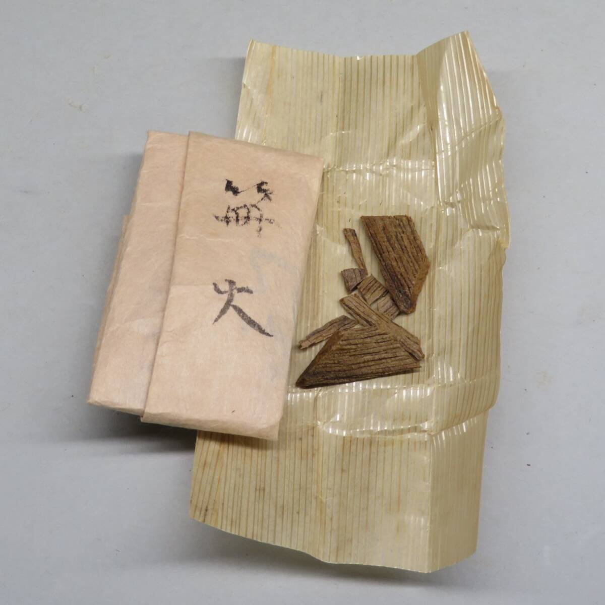 香道家の蔵出し ◆真南蛮 銘香 【篝火】 約0.663g 香道具◆ 香木 沈香 伽羅/志野流/御家流/御用達lot:102865拍卖