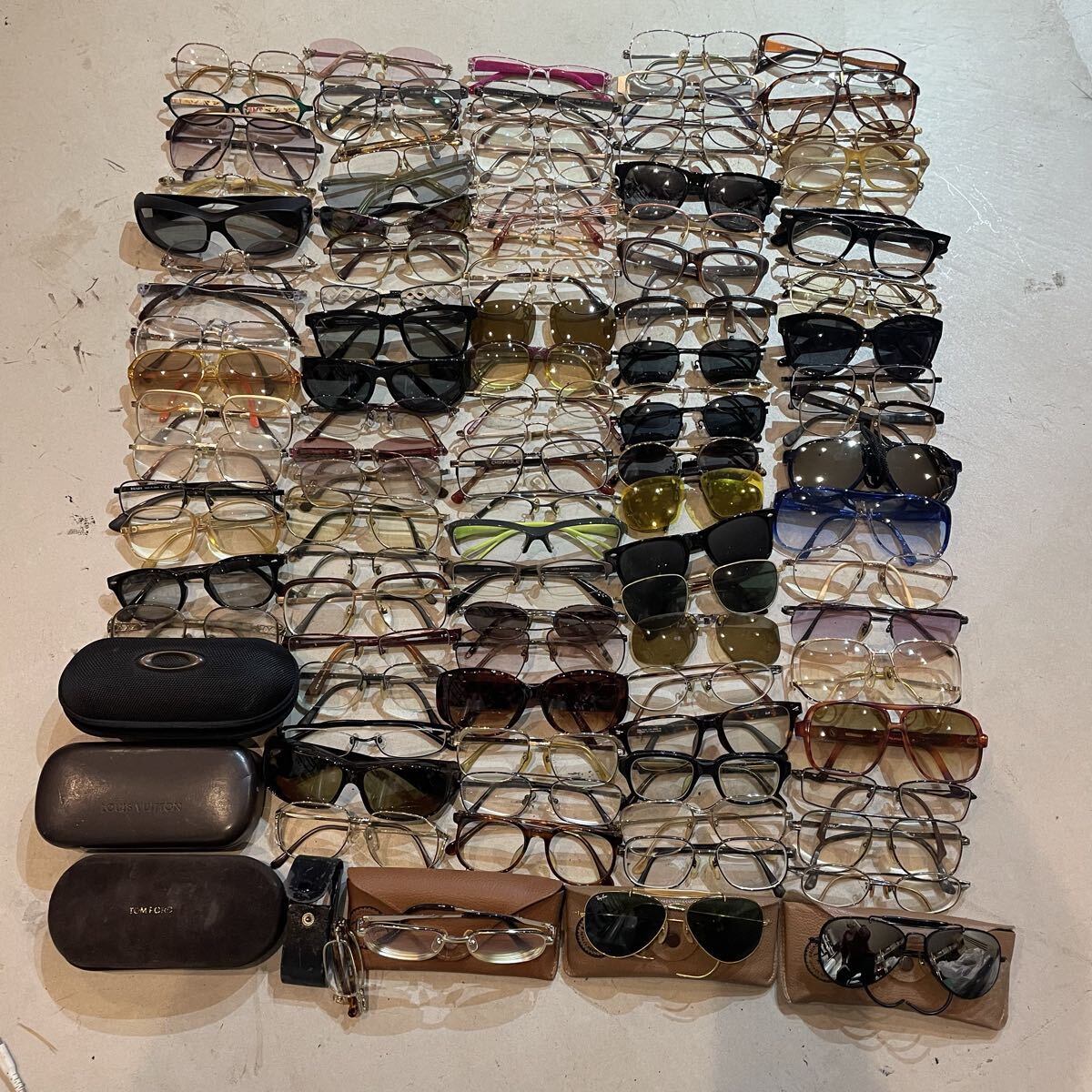 メガネ サングラス 大量まとめ パーツどり 眼鏡 老眼鏡 フレーム ヴィンテージ ブランド サンローラン Nikon RayBan CHEVROLET PRADA など拍卖