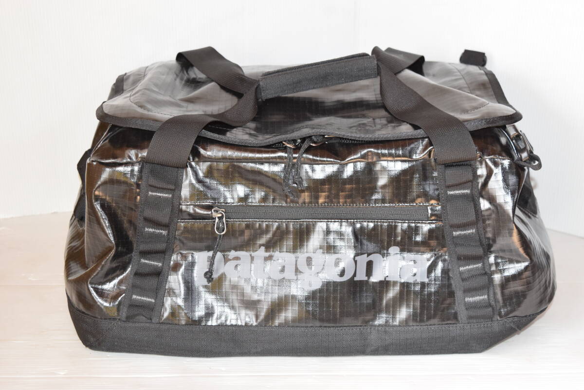 M patagonia パタゴニア 黒 ブラックホールダッフル ボストンバッグ 40L タグ付き 未使用拍卖