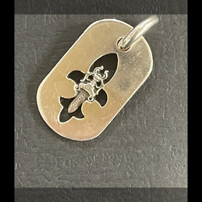CHROME HEARTS クロムハーツ カットアウト フレア ダガー ドッグタグ スモール拍卖