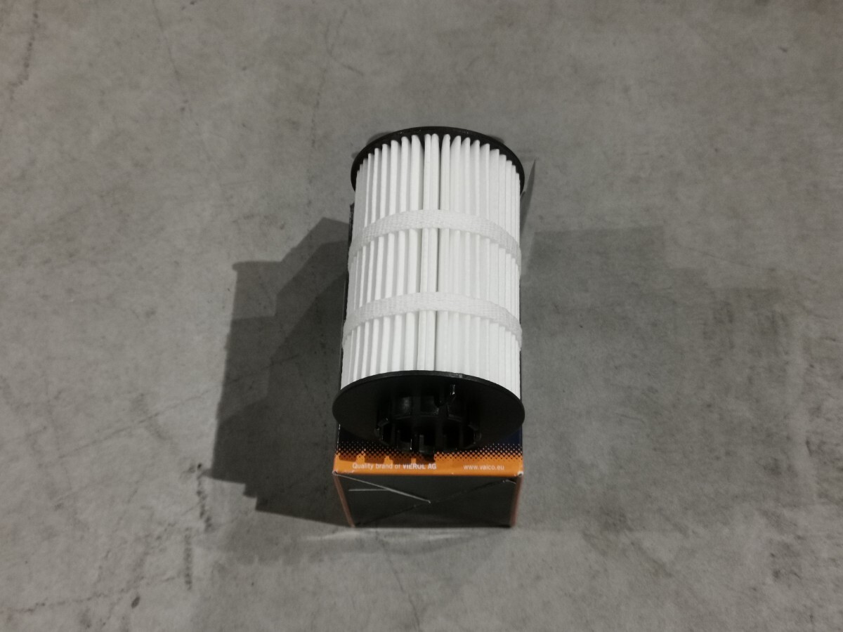 新品未使用 アウディ オイルエレメント 079 198 405D VAICO 40-0176 Audi A6 A7 A8 オイルフィルター拍卖
