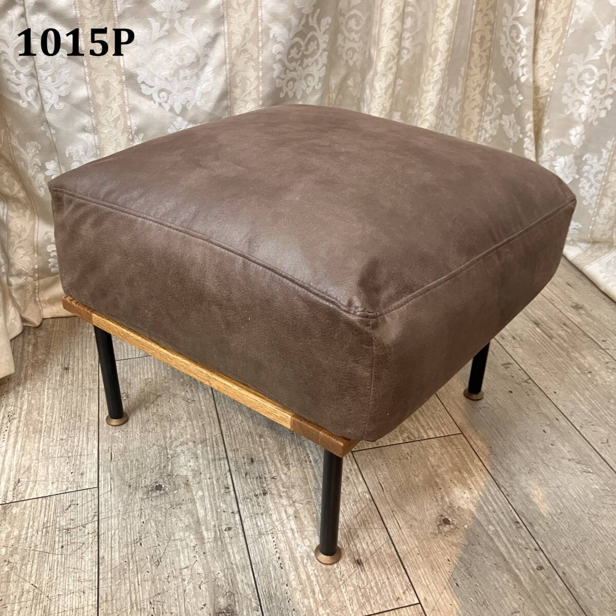 ★(志)【美品】MOMO NATURAL/モモ ナチュラル FOB OTTOMAN オットマン 1脚 本革 スツール 椅子 イス 無垢材 フェザー(I)1015P拍卖