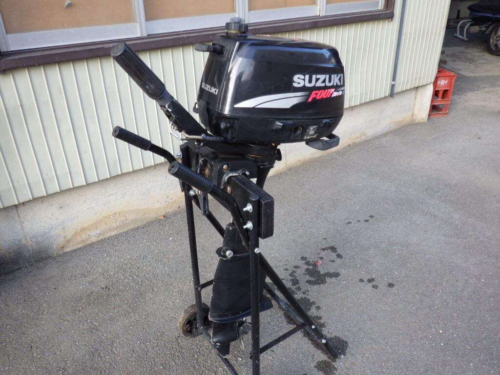 綺麗ですがちょっと難ありのため格安で! 船外機 SUZUKI スズキ 5馬力 DF5 4スト 補機 予備エンジン 船 ボート拍卖