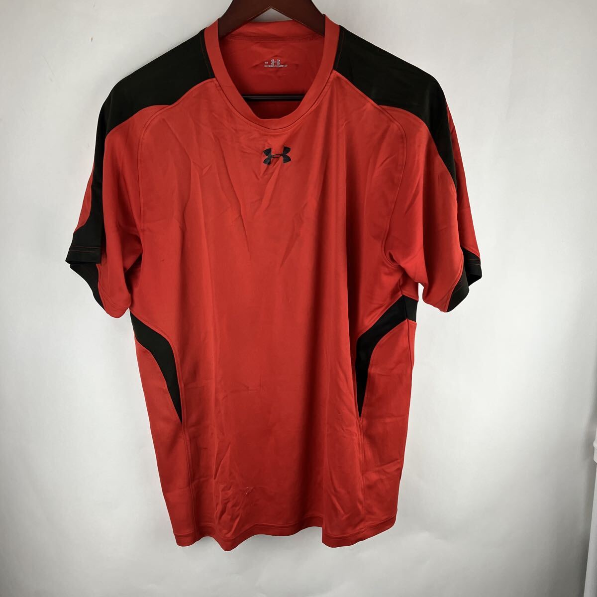 アンダーアーマー UNDER ARMOUR レッド 半袖 Tシャツ コンプレッションシャツ ヒートギア 半袖Tシャツ 赤 スポーツウェア拍卖