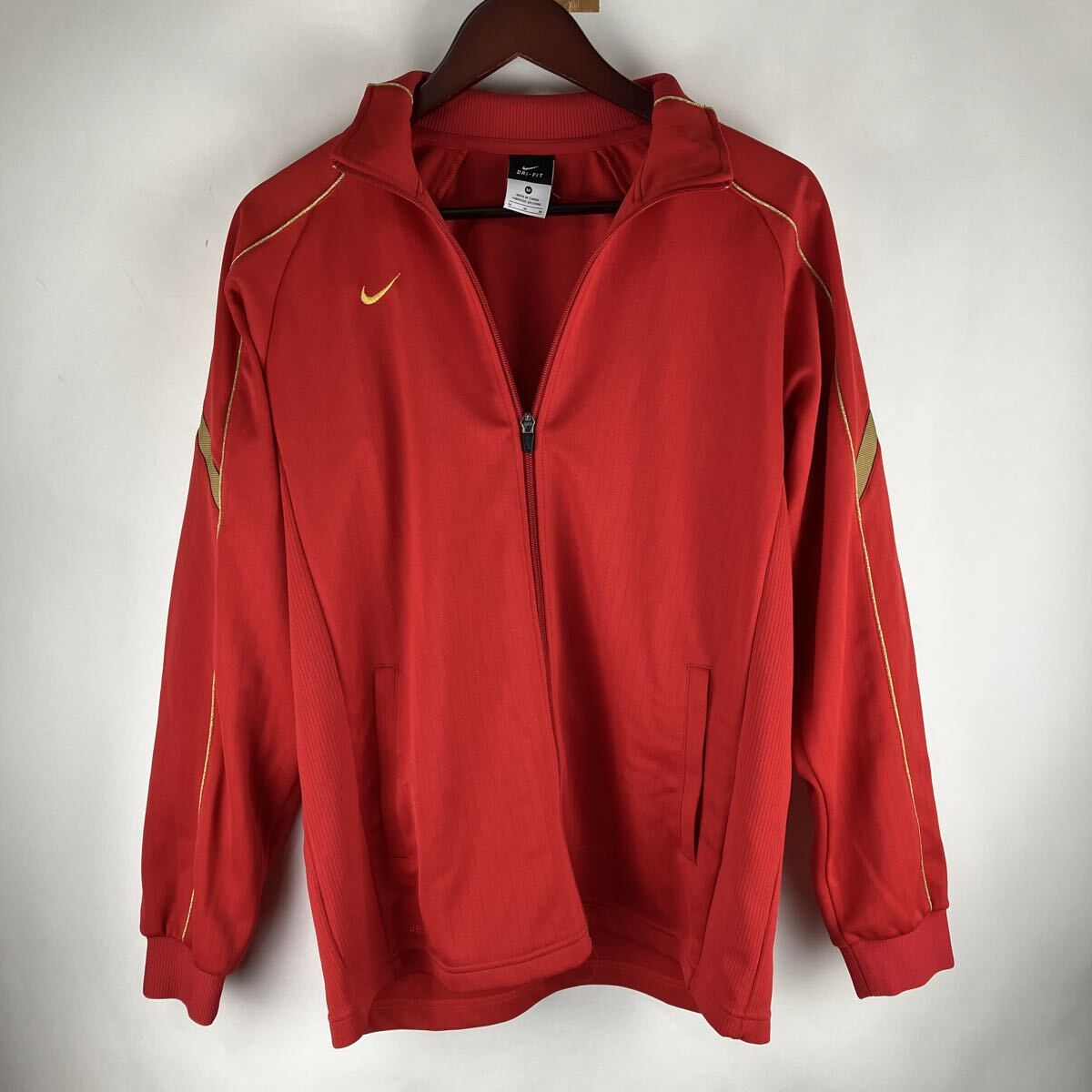 NIKE ナイキ レッド ジャージ DRI-FIT ロゴ刺繍 赤 トラックジャケット スポーツ Mサイズ スポーツウェア 古着拍卖