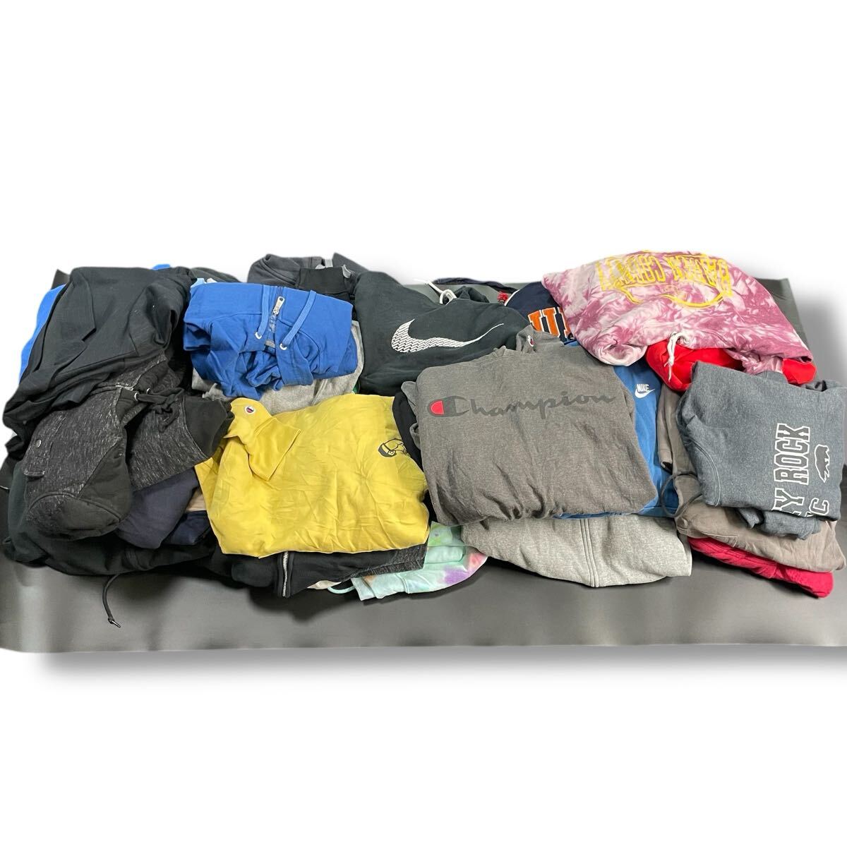 古着 17kg 大量まとめ売り NIKE チャンピオン 等 パーカー スウェット ジャケット パンツ メンズ レディース ベール フーディー拍卖