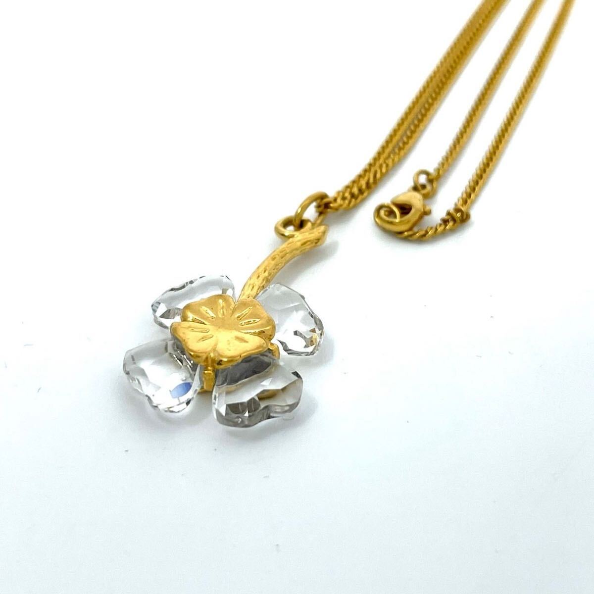 【美品】スワロフスキー 1円スタート クローバーモチーフ ネックレス ペンダント ゴールドカラー クリスタル アクセサリー レディース I7拍卖