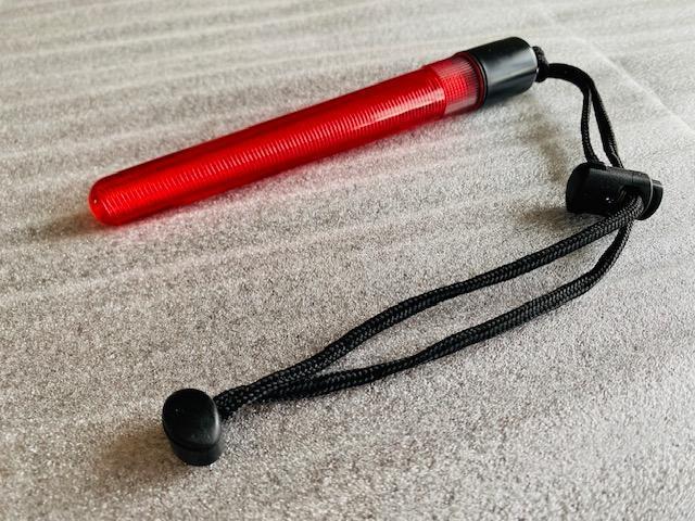 Lazer-Stik Battery Powered Marker Light / ナイトダイビングの際、海中で自分の位置をバディ等に認識してもらうためのライトです拍卖